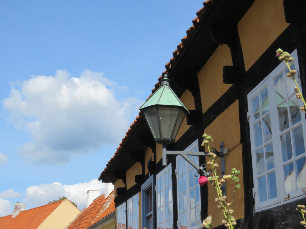 Besøg den gamle købstad Ebeltoft på tur med Natur Mols